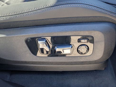 New 2026 BMW X5 M60i w/ Executive Package image 40