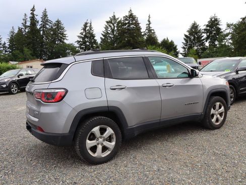 Used 2018 Jeep Compass Latitude w/ Popular Equipment Group AWD/4WD image 4