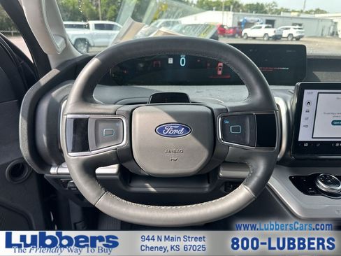 Used 2025 Ford Expedition Max Active AWD/4WD image 14