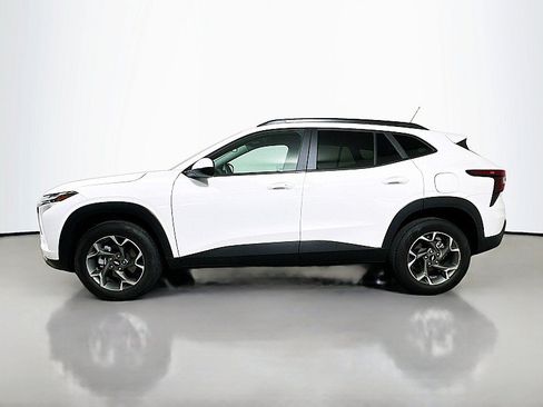 Used 2024 Chevrolet Trax LT w/ Driver Confidence Package FWD image 4