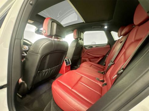 Used 2024 Porsche Macan image 22