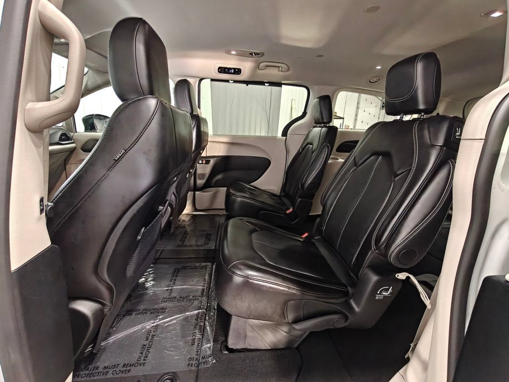 Used 2024 Chrysler Pacifica Touring-L FWD image 25