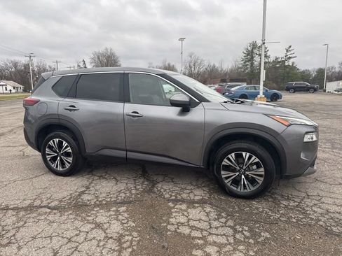 Used 2023 Nissan Rogue SV image 4