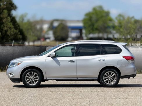 Used 2015 Nissan Pathfinder SV FWD image 8