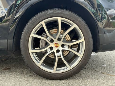 Used 2023 Porsche Cayenne image 18