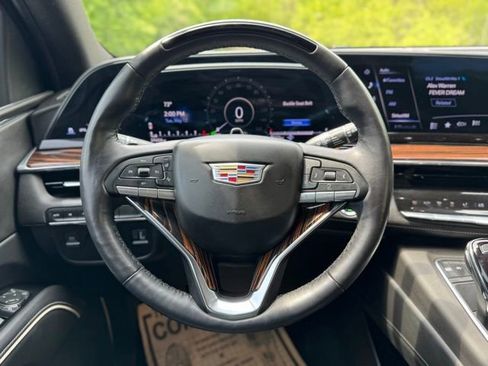 Used 2023 Cadillac Escalade Premium Luxury AWD/4WD image 23