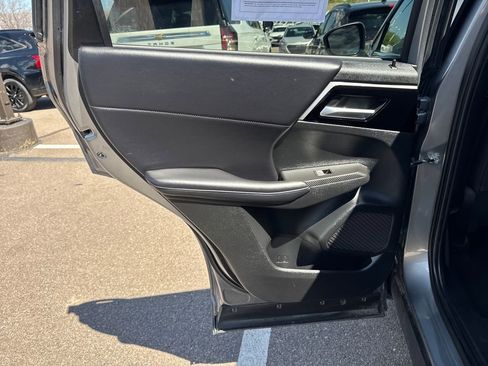 Used 2024 Mitsubishi Outlander SE AWD/4WD image 28