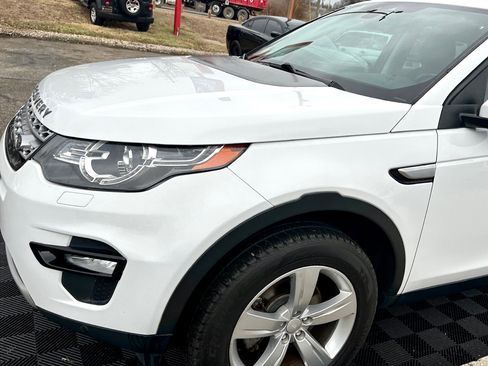 Used 2018 Land Rover Discovery Sport HSE image 12