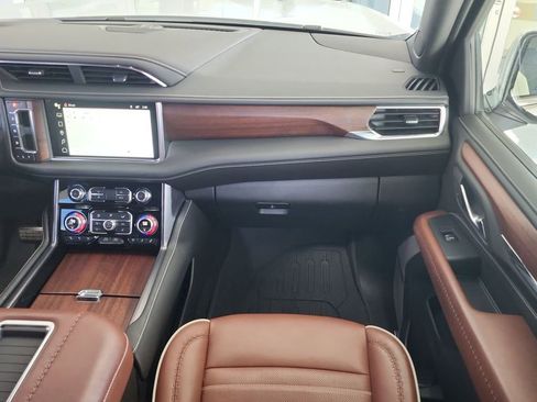 Certified 2024 GMC Yukon Denali Ultimate w/ LPO, Floor Liner Package AWD/4WD image 29