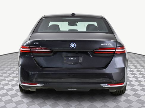 Used 2025 BMW i5 xDrive40 w/ Premium Package image 7