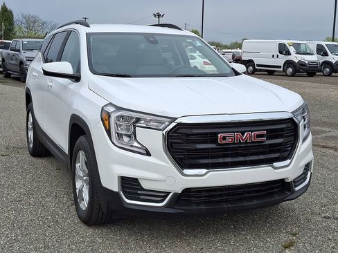 Used 2023 GMC Terrain SLE w/ Driver Convenience Package AWD/4WD image 2
