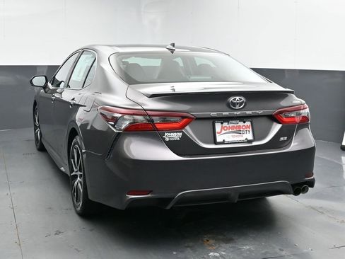 Used 2023 Toyota Camry SE image 6