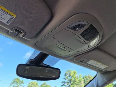Used 2024 Chrysler Pacifica Touring-L FWD image 28