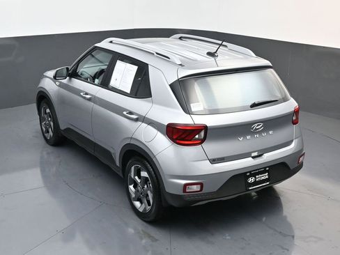 Certified 2025 Hyundai Venue SEL image 18