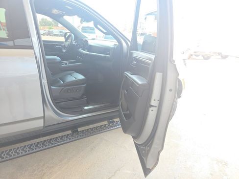 Used 2025 Chevrolet Tahoe Z71 AWD/4WD image 36