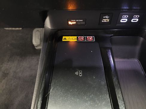 Used 2025 Toyota Camry LE image 7