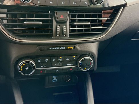 Used 2022 Ford Escape SE w/ Cold Weather Package AWD/4WD image 9