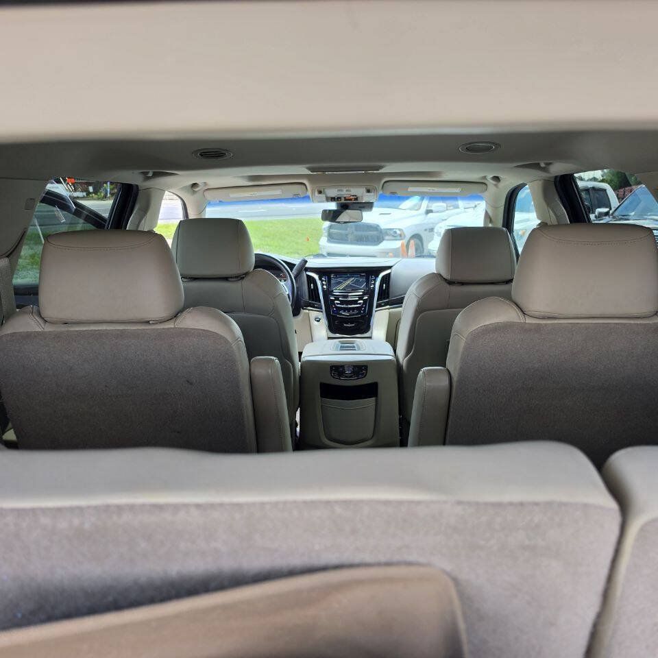 Used 2019 Cadillac Escalade Luxury RWD image 15