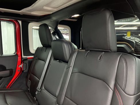 Used 2025 Jeep Wrangler Unlimited Rubicon image 13