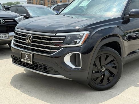New 2026 Volkswagen Atlas SE FWD image 2