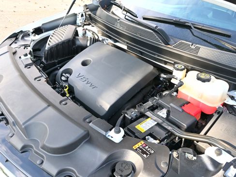 Used 2023 Chevrolet Traverse Premier image 38