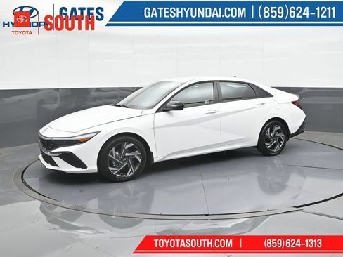 Used 2025 Hyundai Elantra Sport FWD image 7