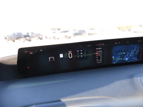 Used 2025 Ford Expedition Active image 25