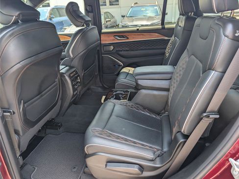 Used 2024 Jeep Grand Cherokee L Summit AWD/4WD image 18