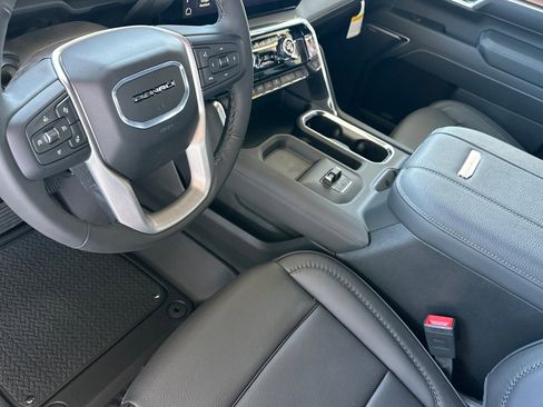 New 2025 GMC Sierra 2500 Denali w/ Denali Reserve Package image 11