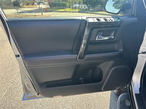 Used 2020 Toyota 4Runner TRD Off-Road Premium image 10