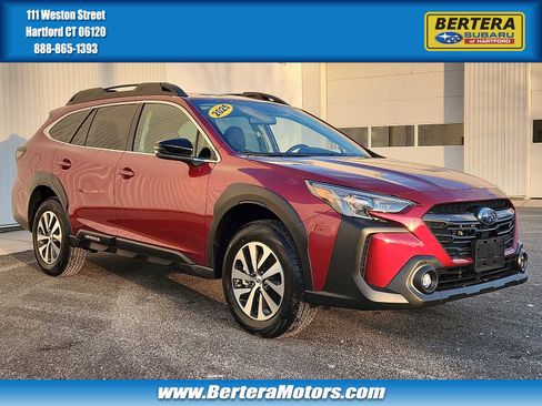 Used 2025 Subaru Outback Premium image 1