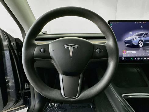 Used 2024 Tesla Model Y Long Range AWD/4WD image 15