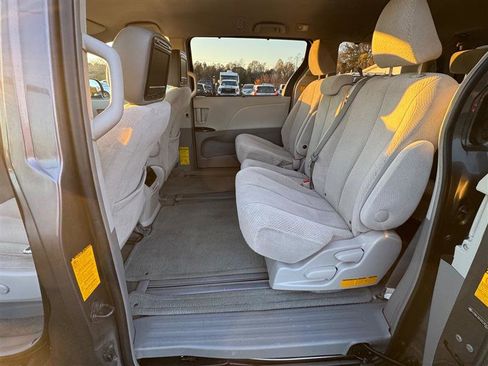 Used 2013 Toyota Sienna LE image 37
