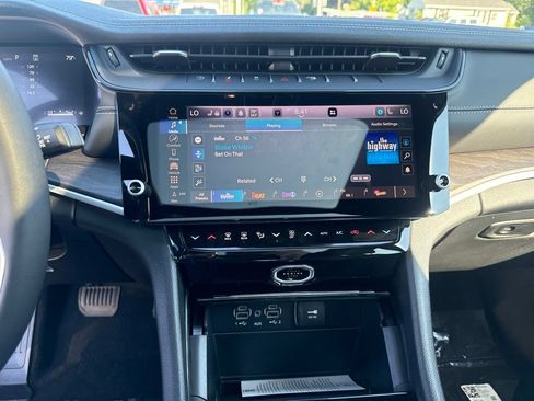 New 2026 Jeep Grand Cherokee L Limited w/ Limited Altitude Package AWD/4WD image 12