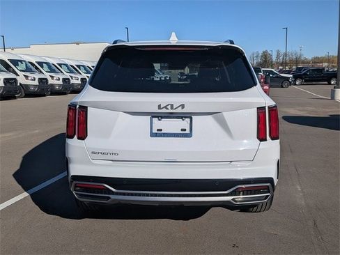 Used 2023 Kia Sorento SX image 4
