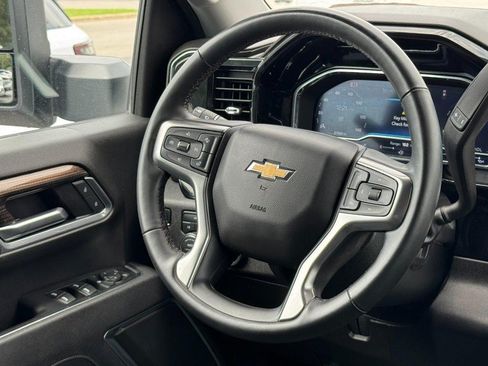 Used 2025 Chevrolet Silverado 2500 LT w/ Convenience Package AWD/4WD image 12