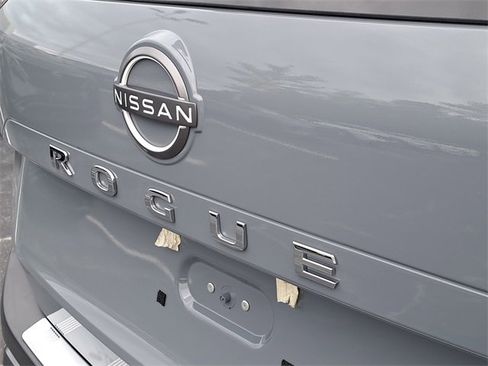 Used 2023 Nissan Rogue SL w/ SL Premium Package image 7