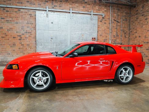 Used 2000 Ford Mustang Cobra RWD image 9