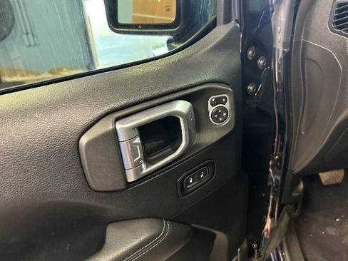 Used 2019 Jeep Wrangler Unlimited Sahara AWD/4WD image 12