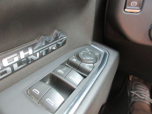 Used 2022 Chevrolet Silverado 1500 High Country w/ High Country Premium Package AWD/4WD image 34