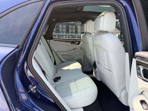 New 2026 Porsche Macan Turbo image 18