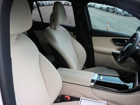 Used 2026 Mercedes-Benz GLC 300 image 19