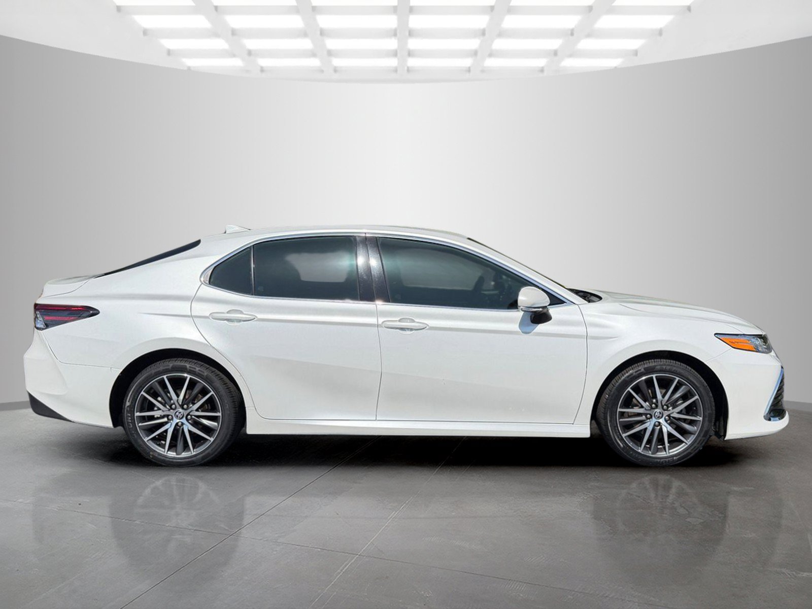 Used 2023 Toyota Camry XLE FWD image 6