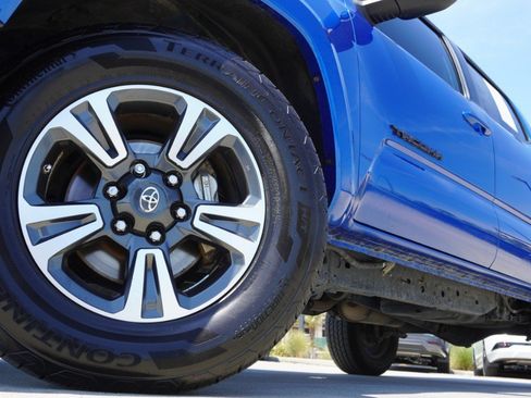 Used 2016 Toyota Tacoma TRD Sport w/ Towing Package RWD image 11