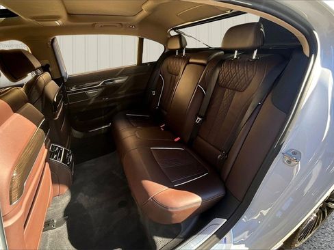 Used 2022 BMW 750i xDrive w/ Executive Package image 22