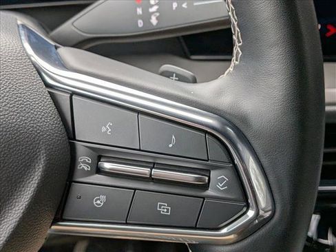 Used 2025 Chevrolet Traverse LT image 15