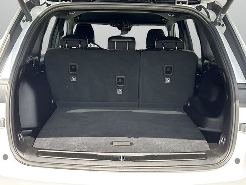 Used 2025 Jeep Grand Cherokee Altitude image 8