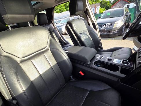 Used 2019 Land Rover Discovery SE AWD/4WD image 52