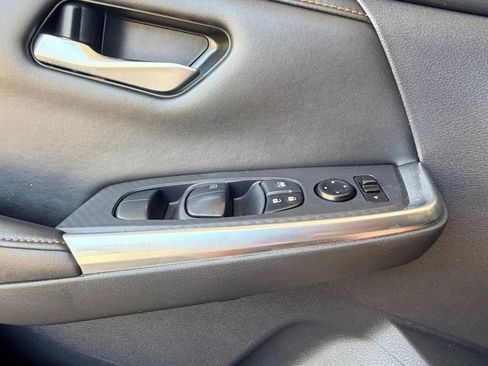 Used 2023 Nissan Sentra SR w/ SR Premium Package FWD image 23