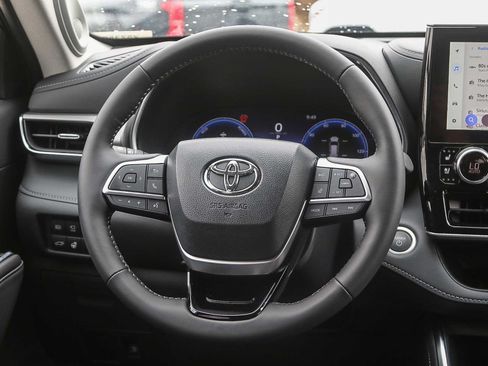 New 2026 Toyota Highlander Platinum AWD/4WD image 18